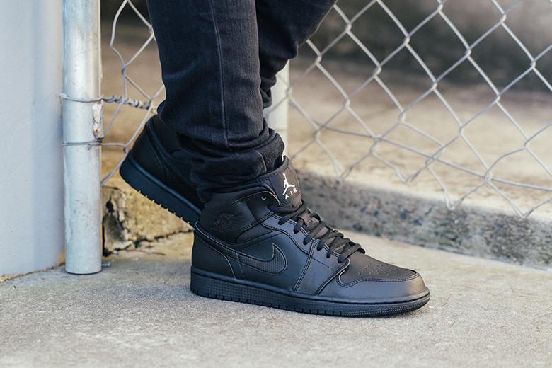 Air Jordan 1 Mid Black