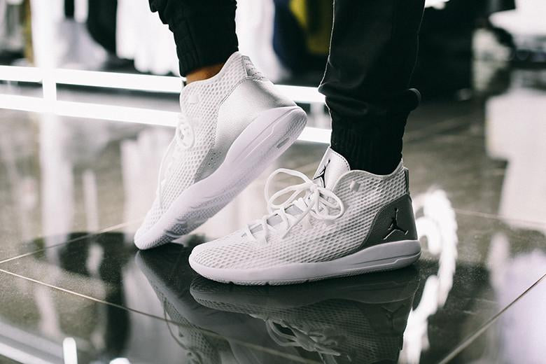 Jordan Reveal White/Black/Silver