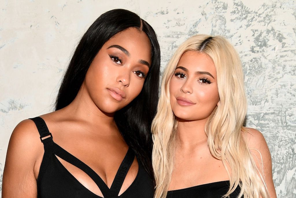 Jordyn Returns To Insta While Texting Kylie Who Has Replaced Her With A Lookalike 😳