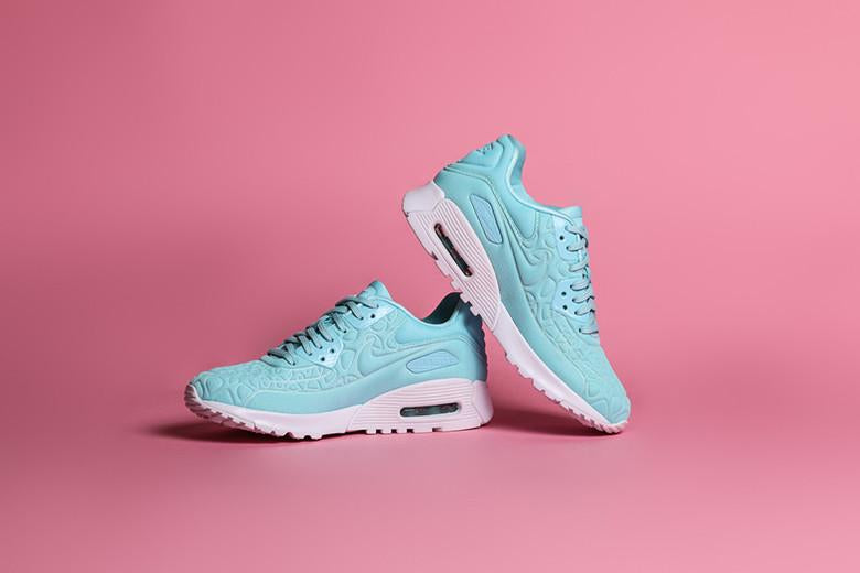 Nike Women's Air Max 9O Ultra Plush