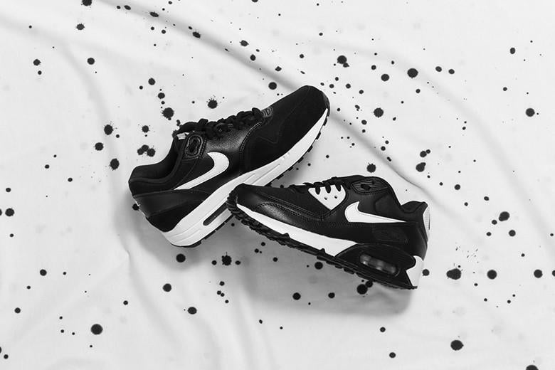 Nike Womens Black/White Pack